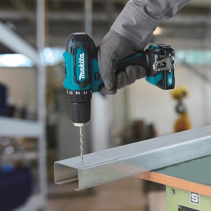 Trapano Avvitatore Professionale 48V | Kit Completo con 2 Batterie + 45 Accessori + Torcia Tattica Omaggio | Potenza e Affidabilità